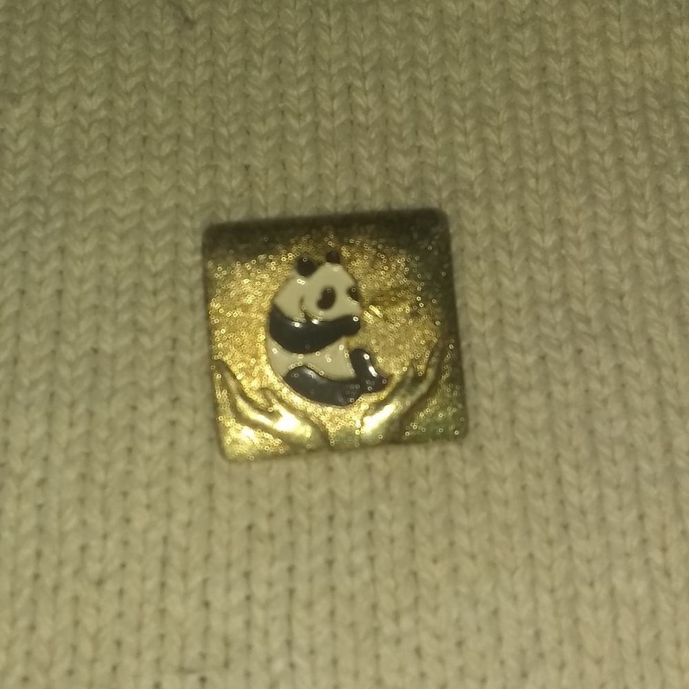 Extreamy rare Vintage button from Hong Kong prior to 1940.